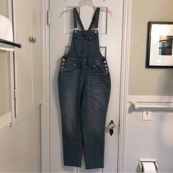 Universal Thread High-Rise Cropped Raw Hem Overalls - Picture 7 of 9